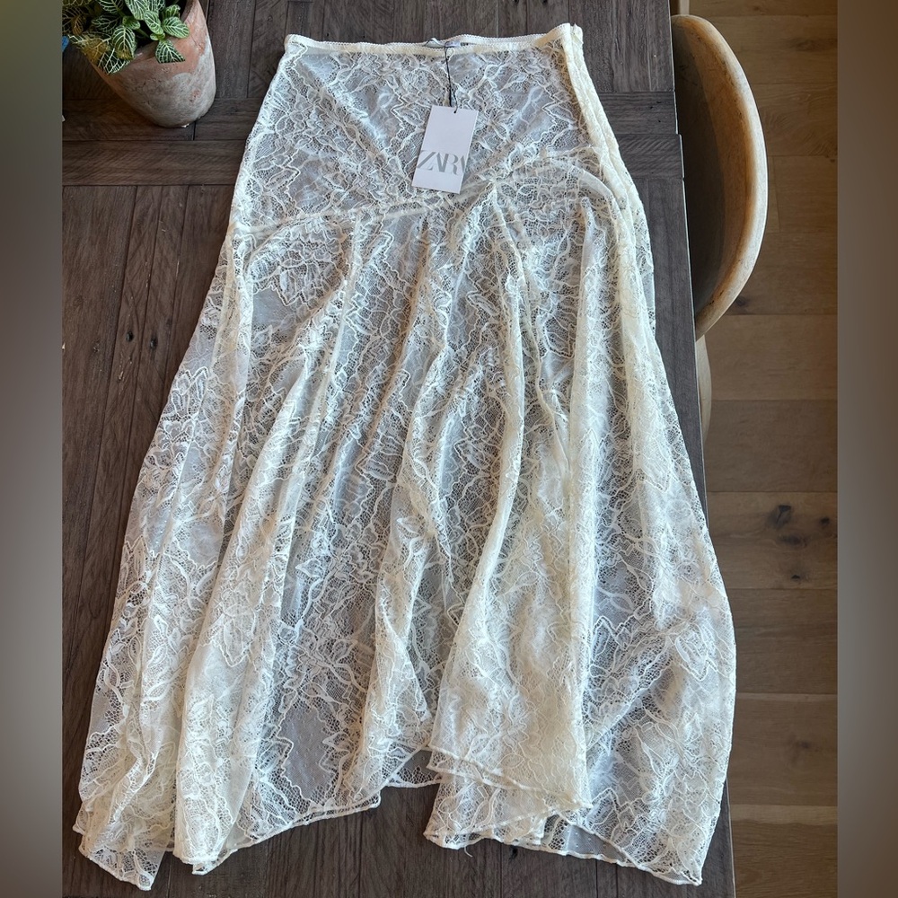 ZARA Cream Lace Long Skirt. Brand New!!